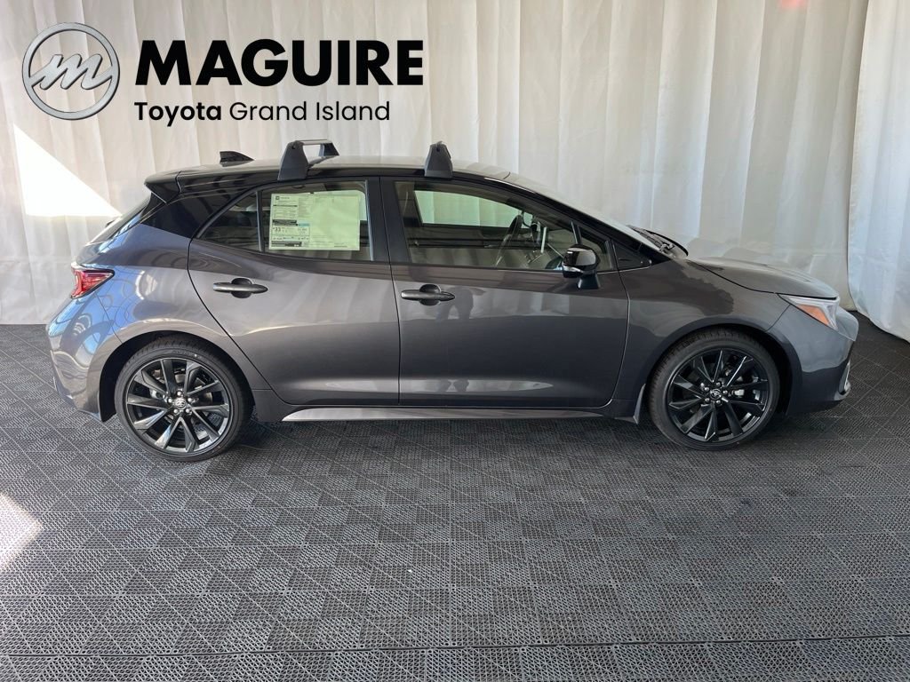 New 2026 Magnetic Gray Metallic with Midnight Black Metallic roof Toyota XSE image 2
