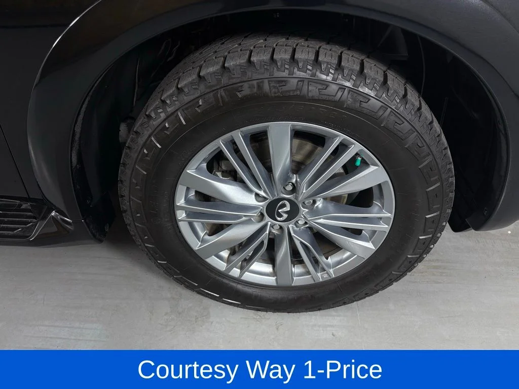 Used 2023 Black INFINITI LUXE image 13