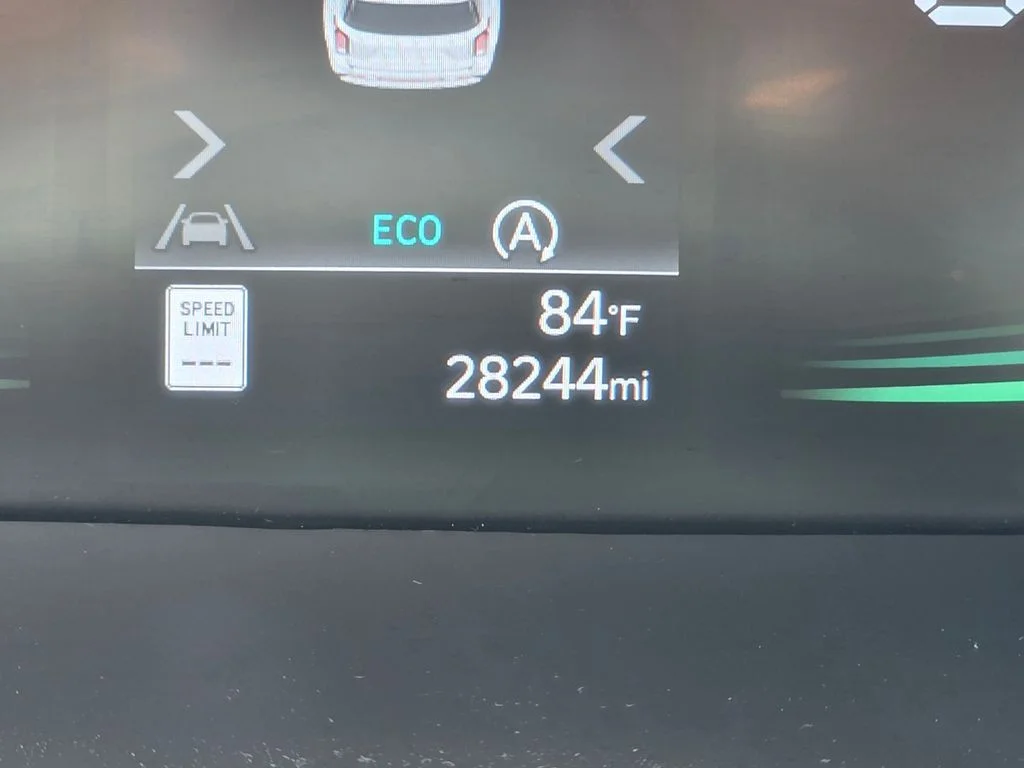 Used 2025 White Hyundai SEL image 23