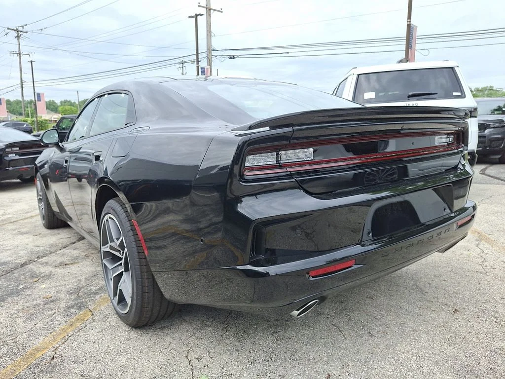 New 2026 Diamond Black Crystal Pearlcoat Dodge R/T image 3