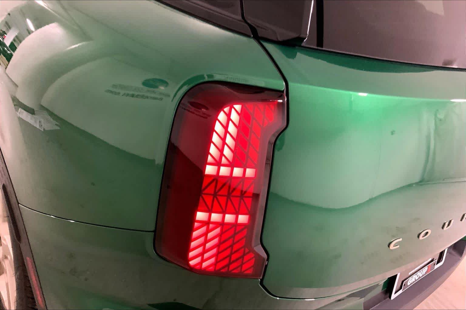 Used 2025 British Racing Green IV Metallic MINI S image 28