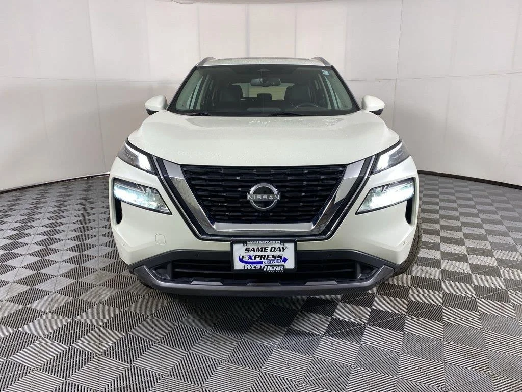 Used 2023 Pearl White Tricoat Nissan SL image 2