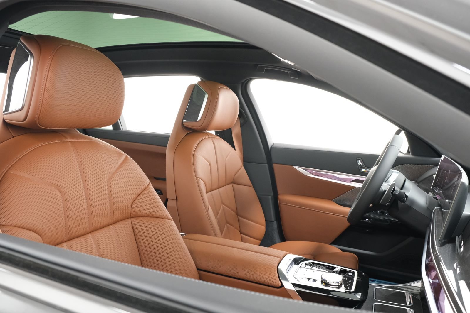 New 2026 Black Sapphire Metallic BMW 760i xDrive image 74