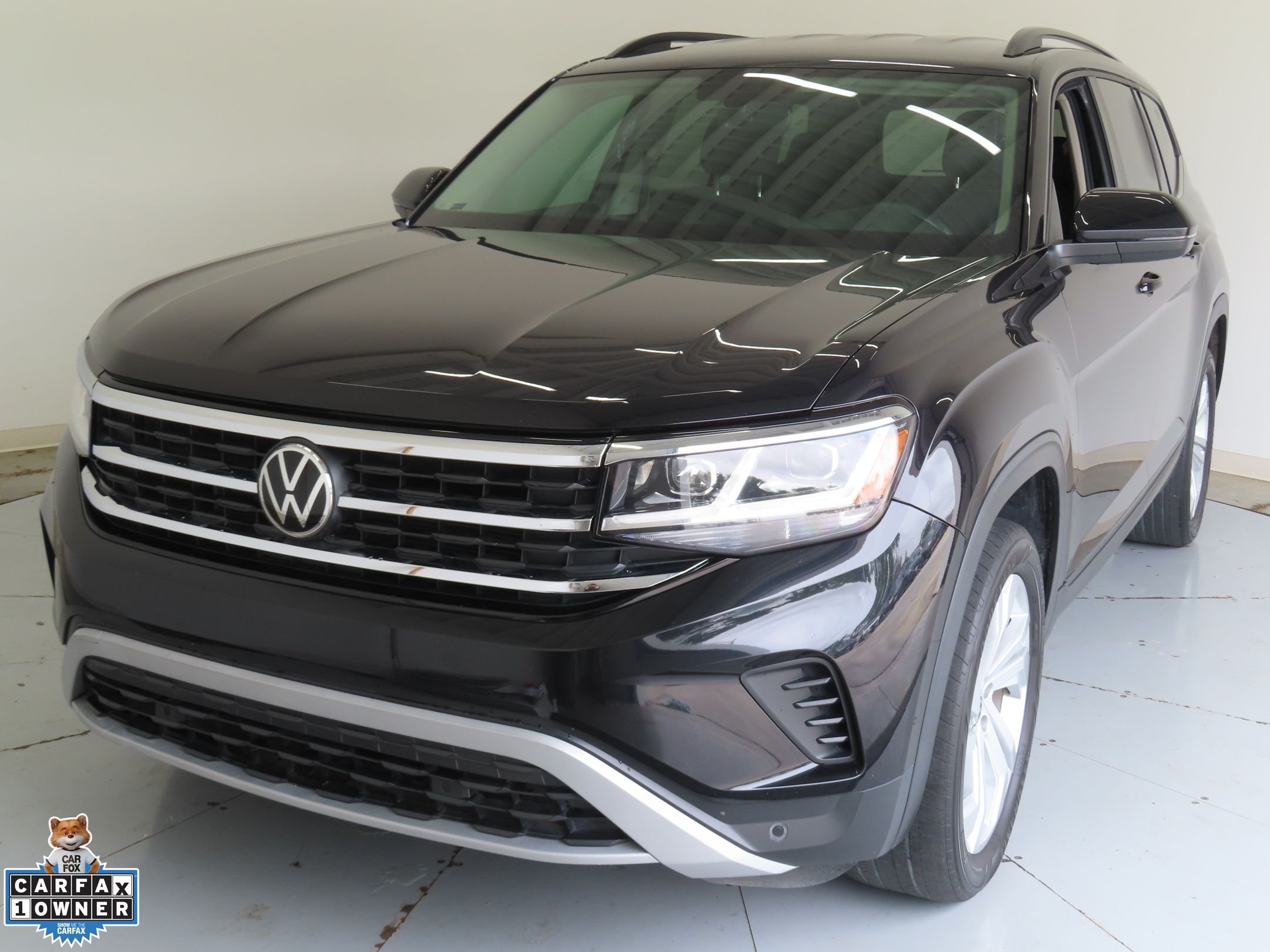 Used 2022 Black Volkswagen 2.0T SE w/Technology image 8