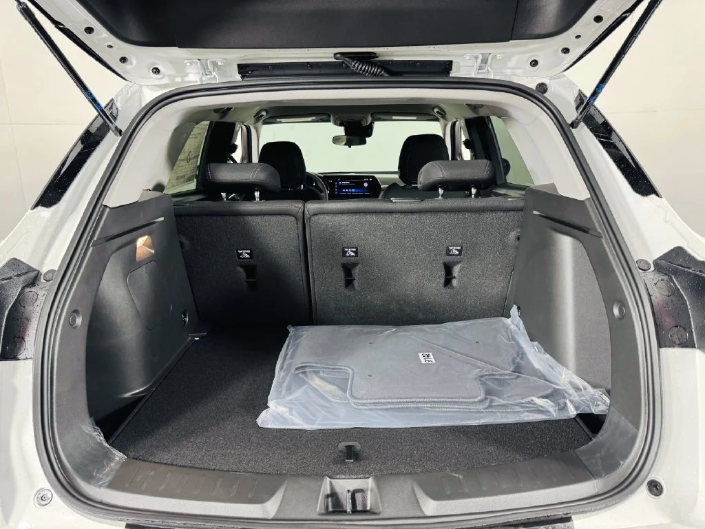 Used 2026 Summit White Chevrolet LS image 24
