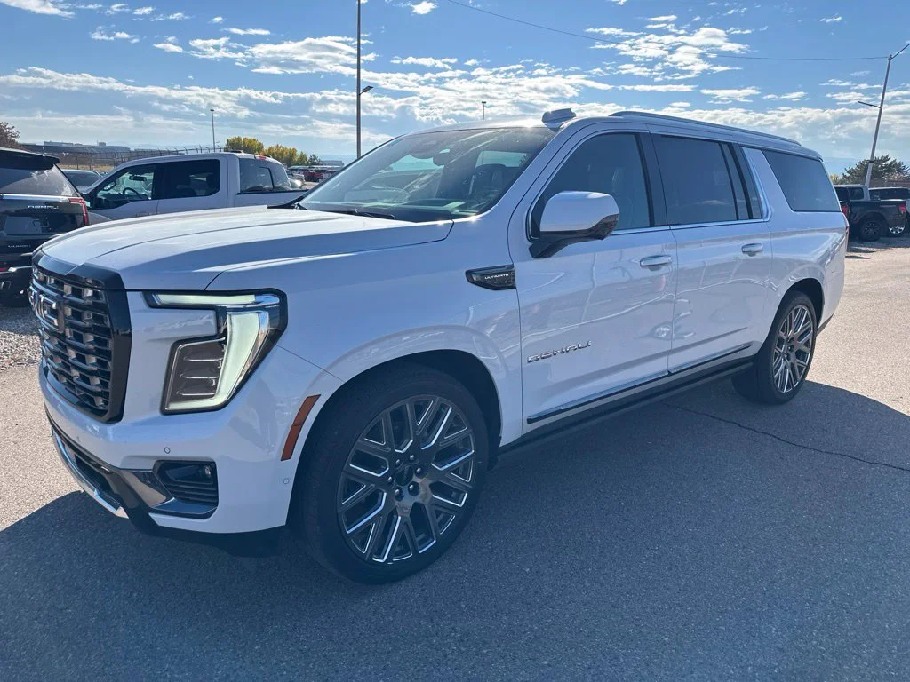 Used 2026 White GMC Denali Ultimate image 3