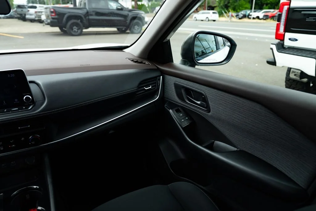 Used 2023 White Nissan S image 10