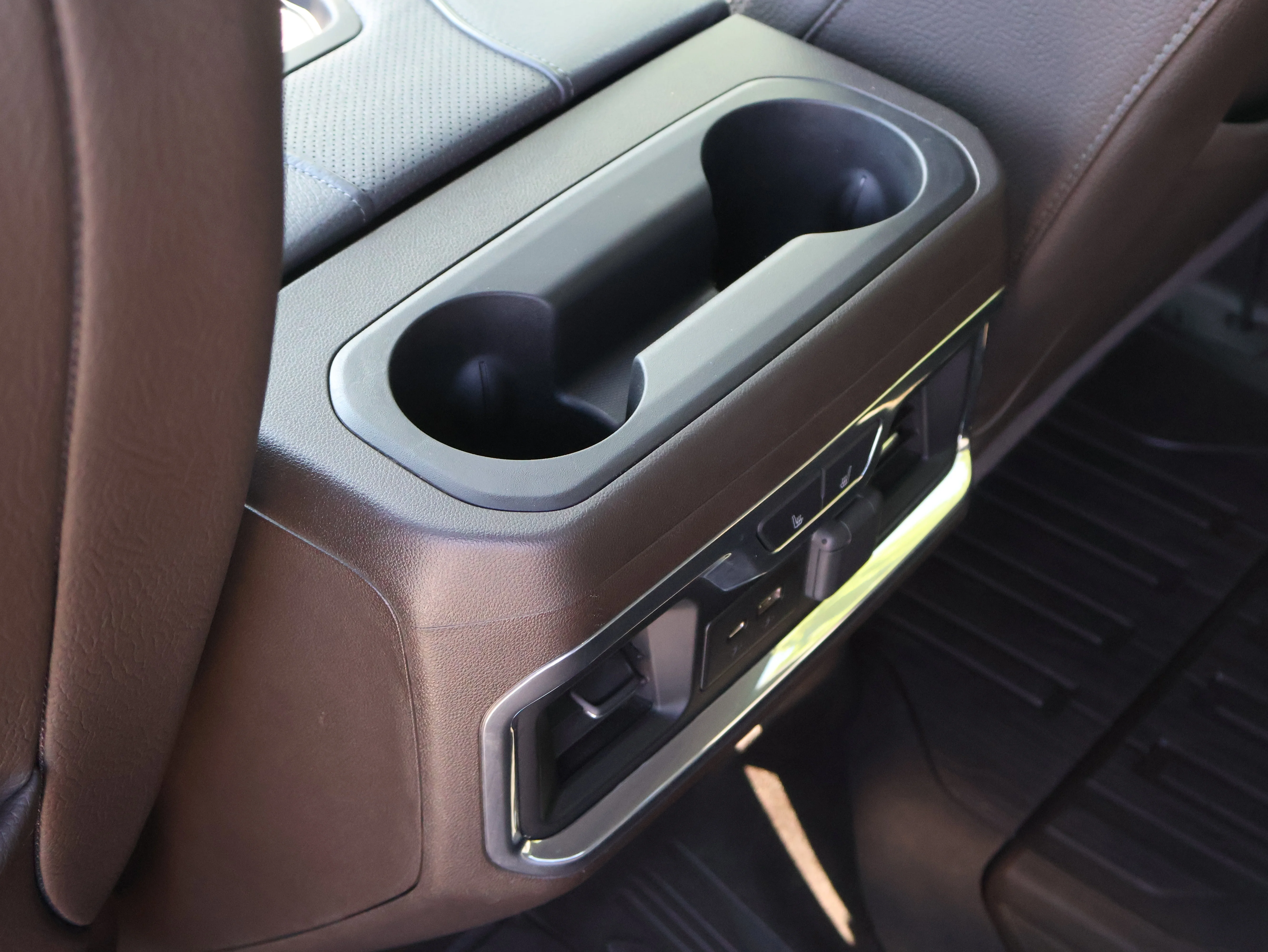 Used 2019 White Frost Tricoat GMC Denali image 22