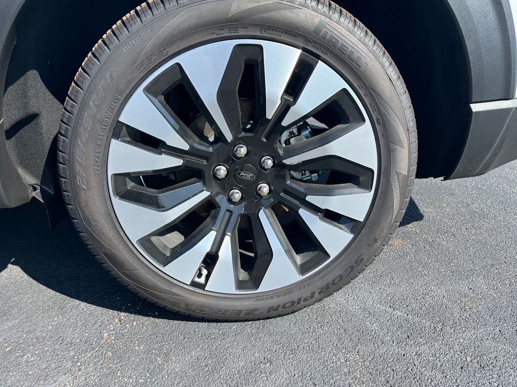New 2026 White Ford Platinum image 10