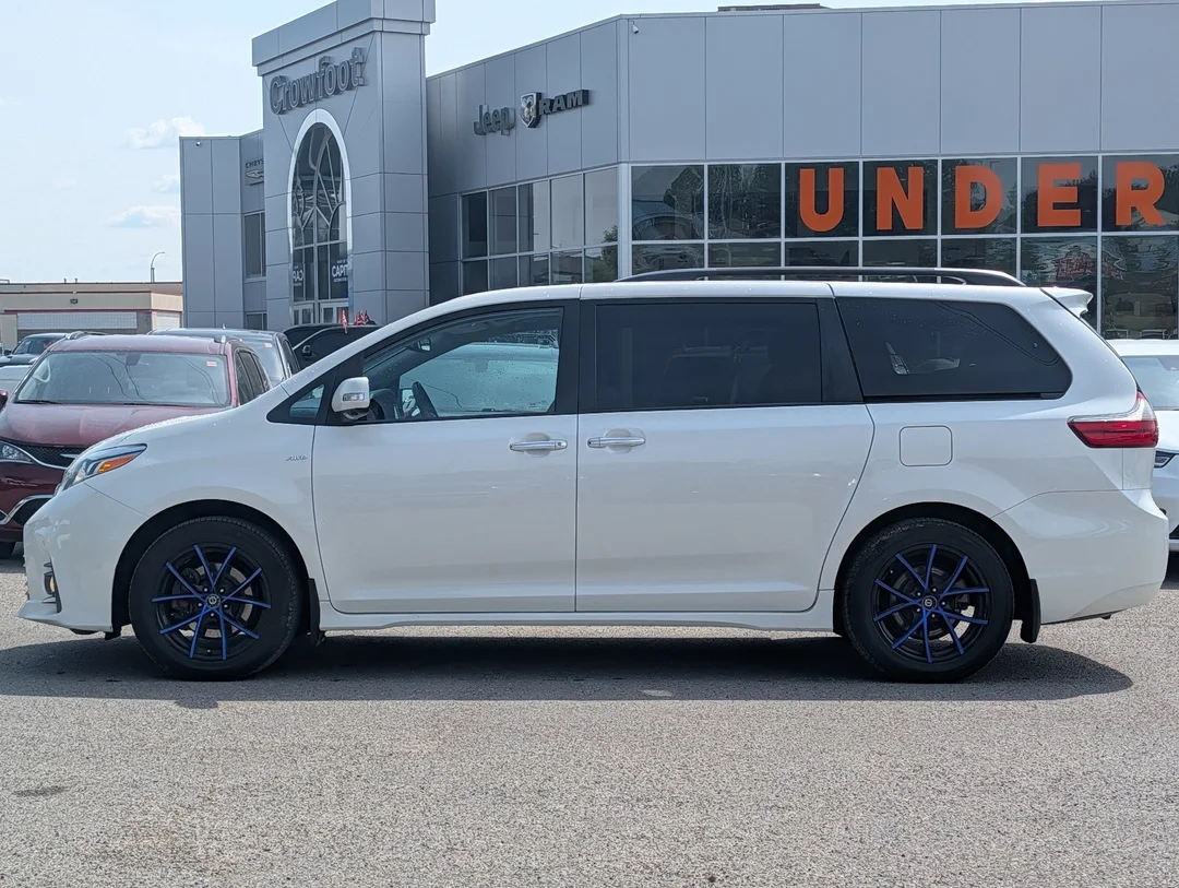 Used 2020 White Toyota XLE - - AWD - 3.5L V6 - Adaptive Cruise Control - Forward Collision Warning & More! image 5