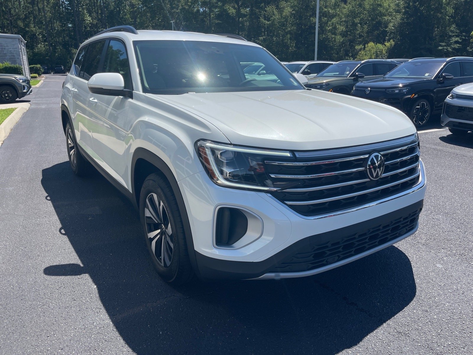 New 2026 Opal White Pearl Volkswagen SE image 3