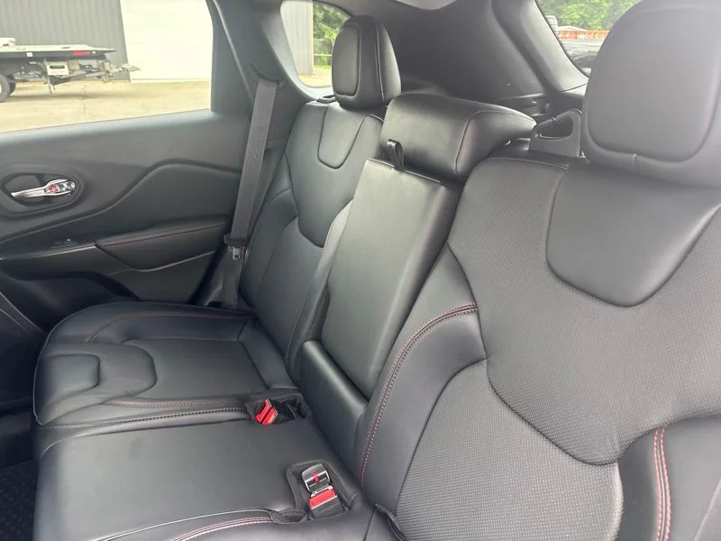 Used 2022 Silver Jeep Trailhawk image 18