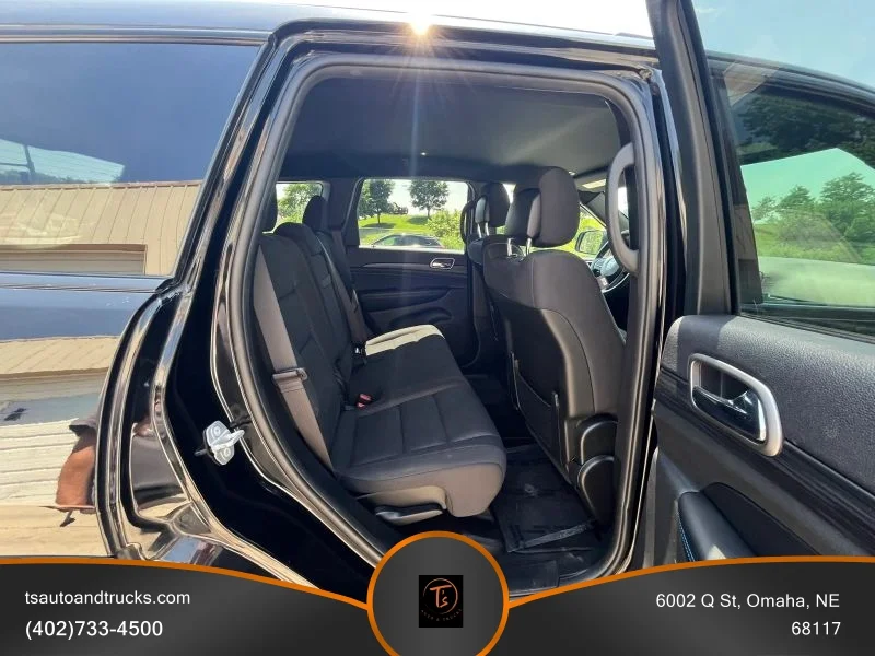 Used 2019 Black Jeep Upland Sport Utility 4D image 19