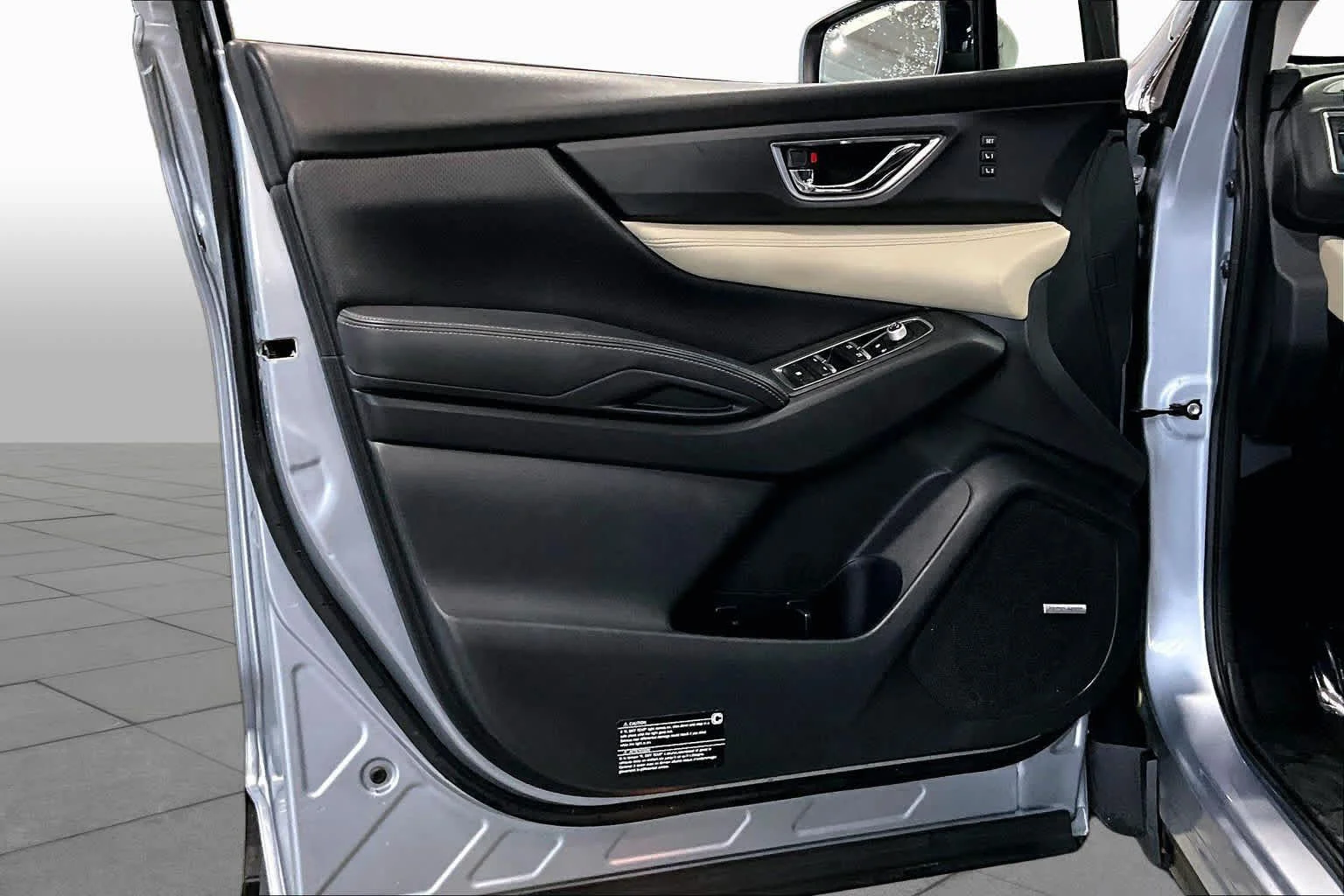 Used 2019 Ice Silver Metallic Subaru Limited image 20