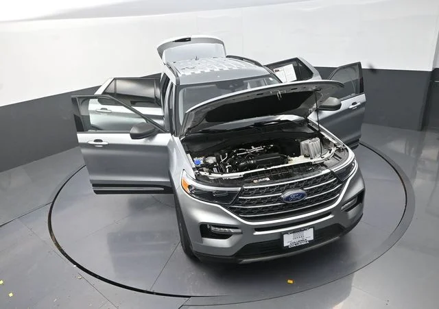 Used 2024 Silver Ford XLT image 31