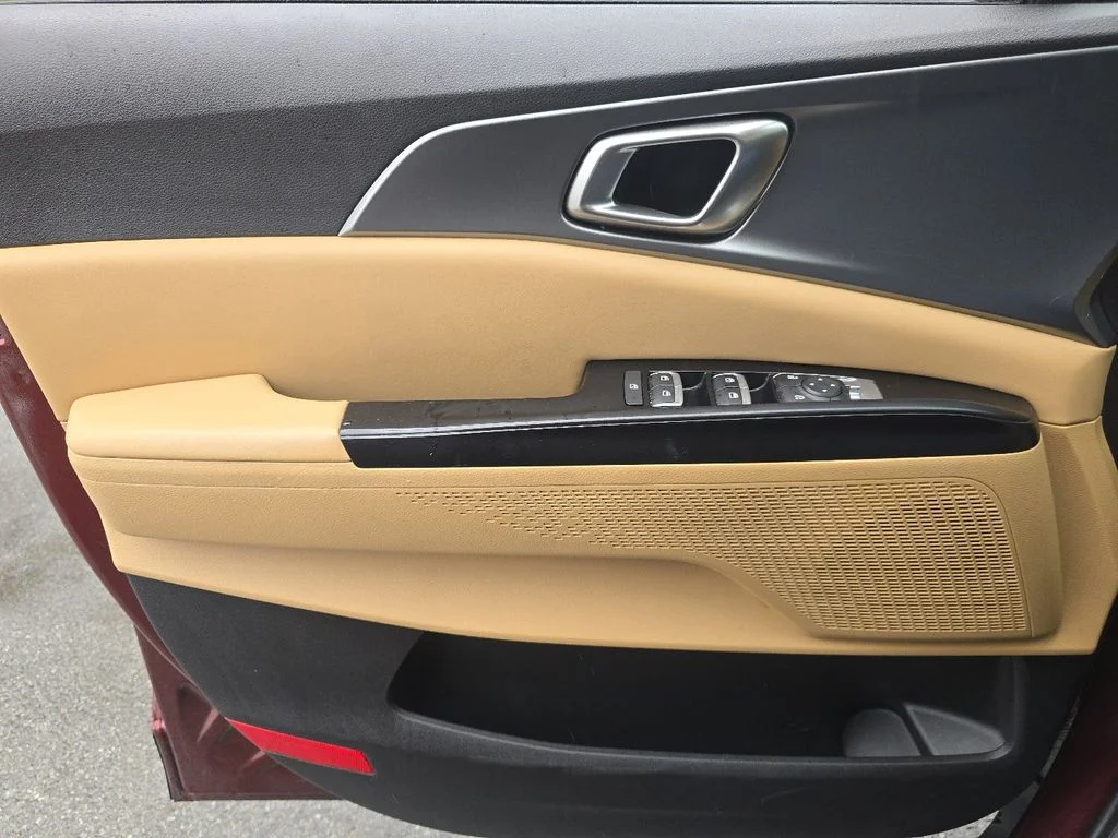 Used 2023 Red Kia LX Seat Package image 19