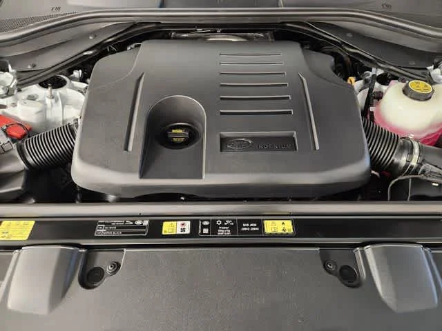 New 2026 Fuji White Land Rover SE - P400 SWB image 49