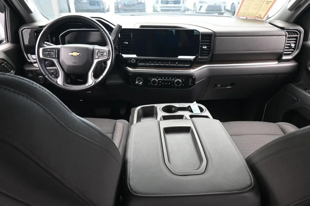 Used 2022 Summit White Chevrolet LT image 37