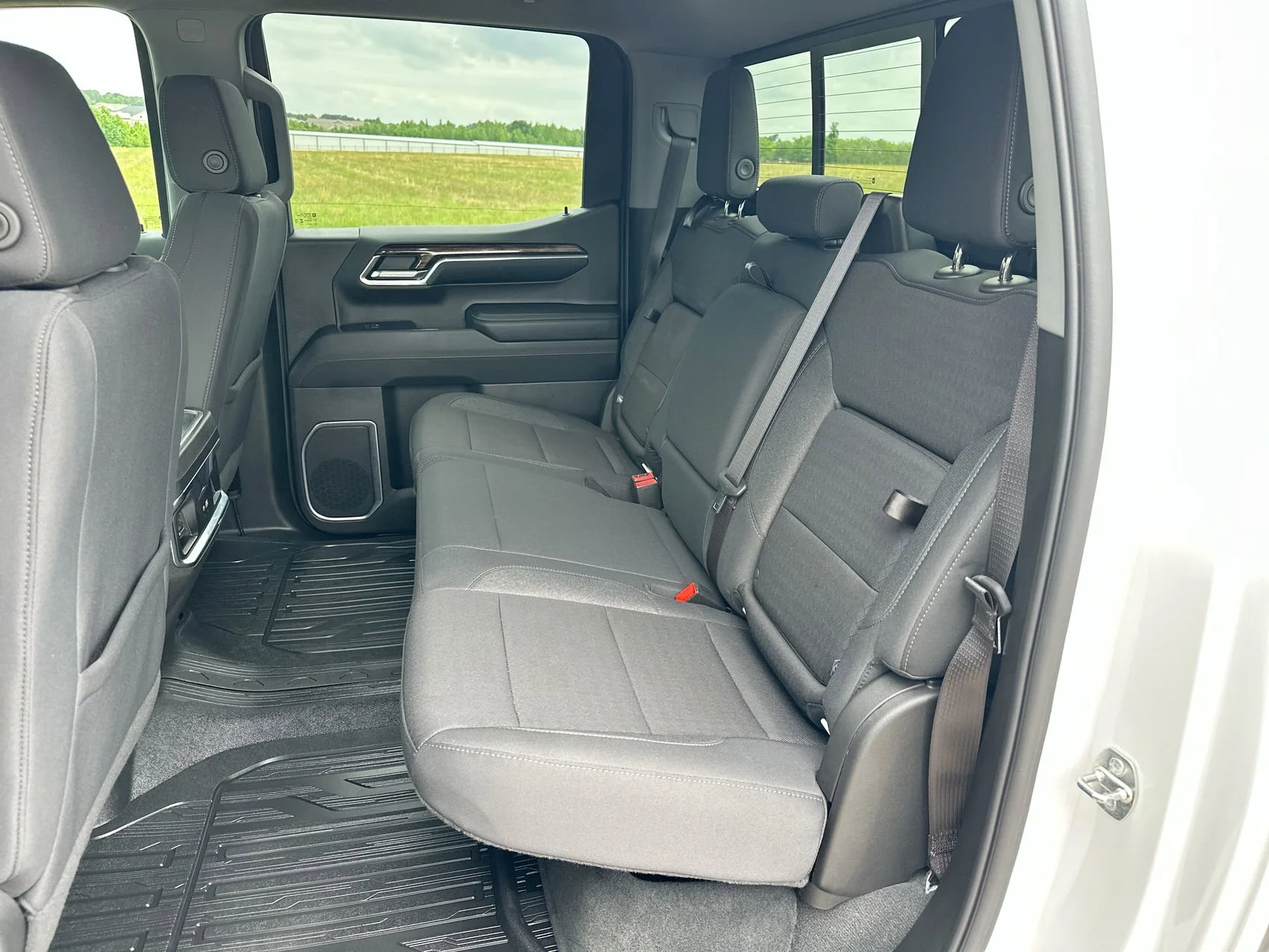Used 2024 Summit White GMC Elevation image 21