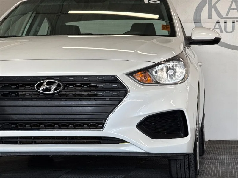 Used 2018 Frost White Pearl Hyundai SE image 17