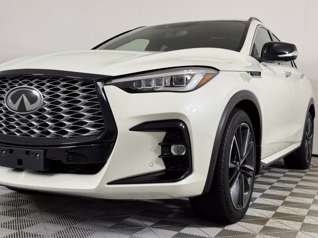 Used 2023 Majestic White INFINITI ESSENTIAL image 5