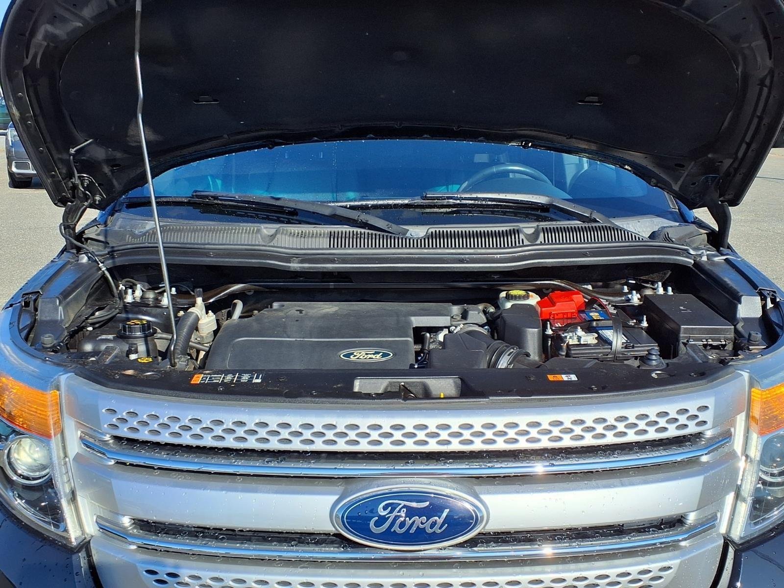 Used 2015 White Platinum Metallic Tri-Coat Ford XLT image 28
