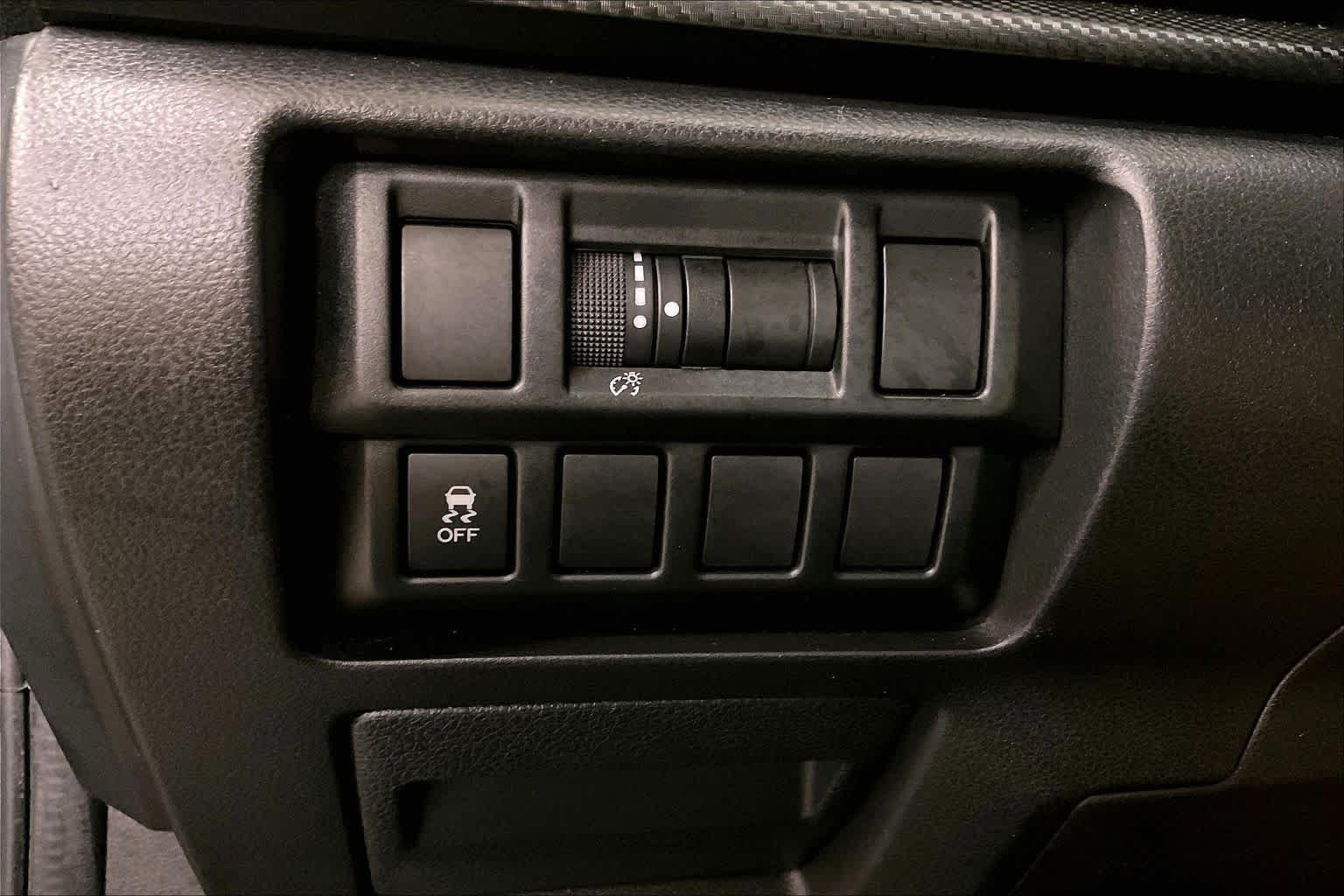 Used 2018 Dark Gray Metallic Subaru Premium image 34
