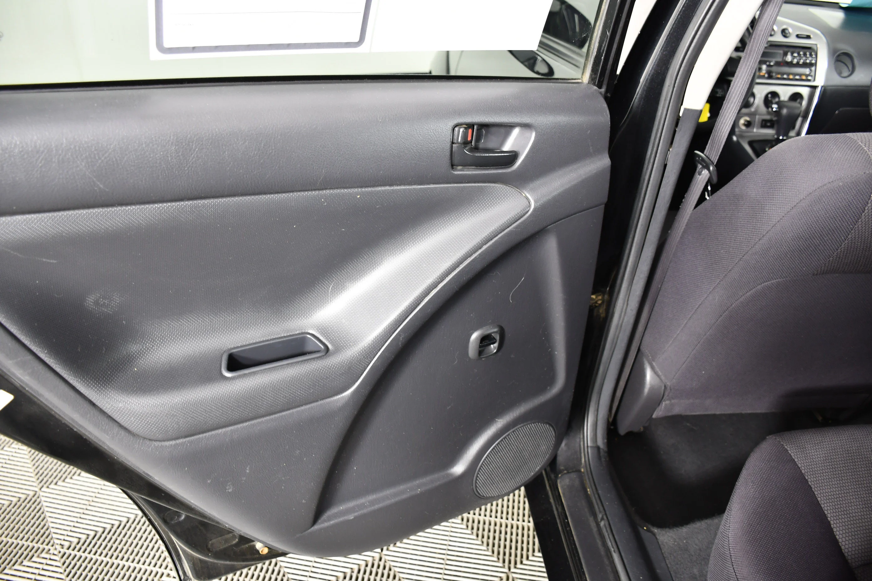 Used 2005 Abyss Black Pontiac Base image 40