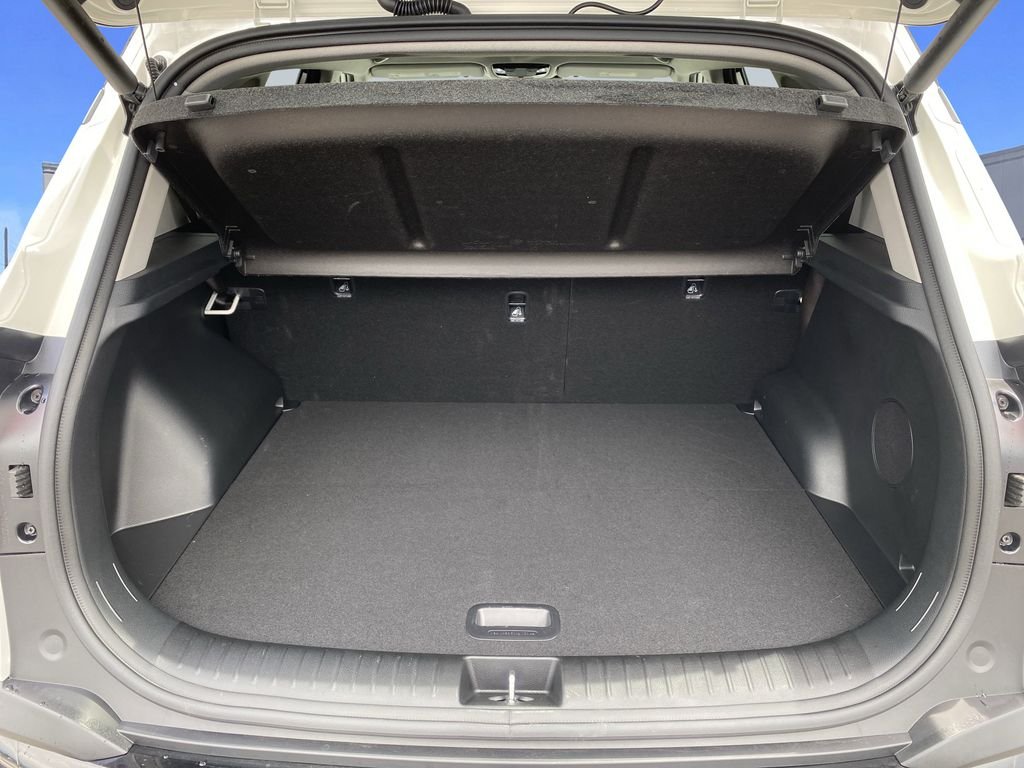 Used 2026 Clear White/Black Roof Kia SX image 31