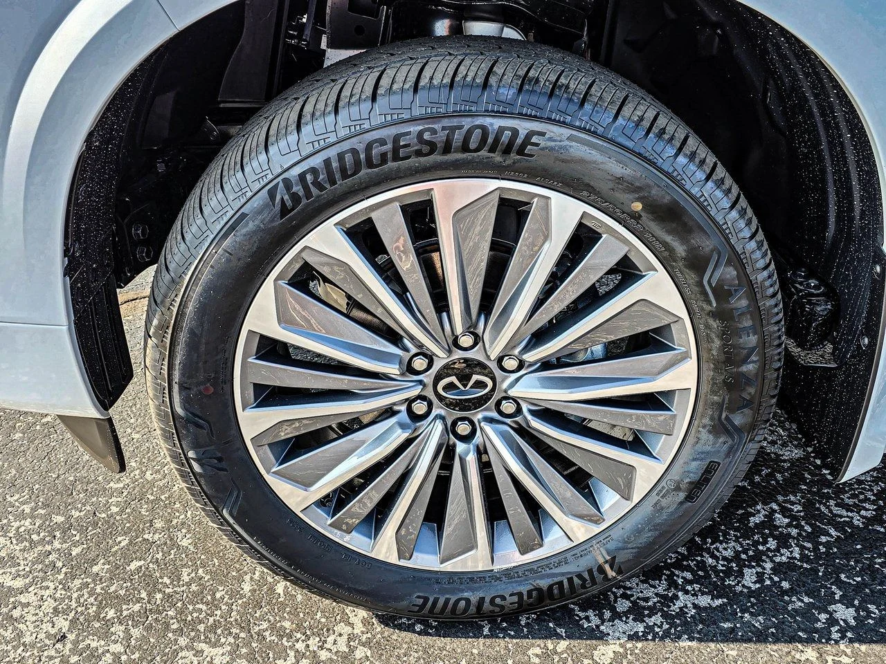 New 2026 RADIANT WHITE INFINITI Luxe 4WD image 8