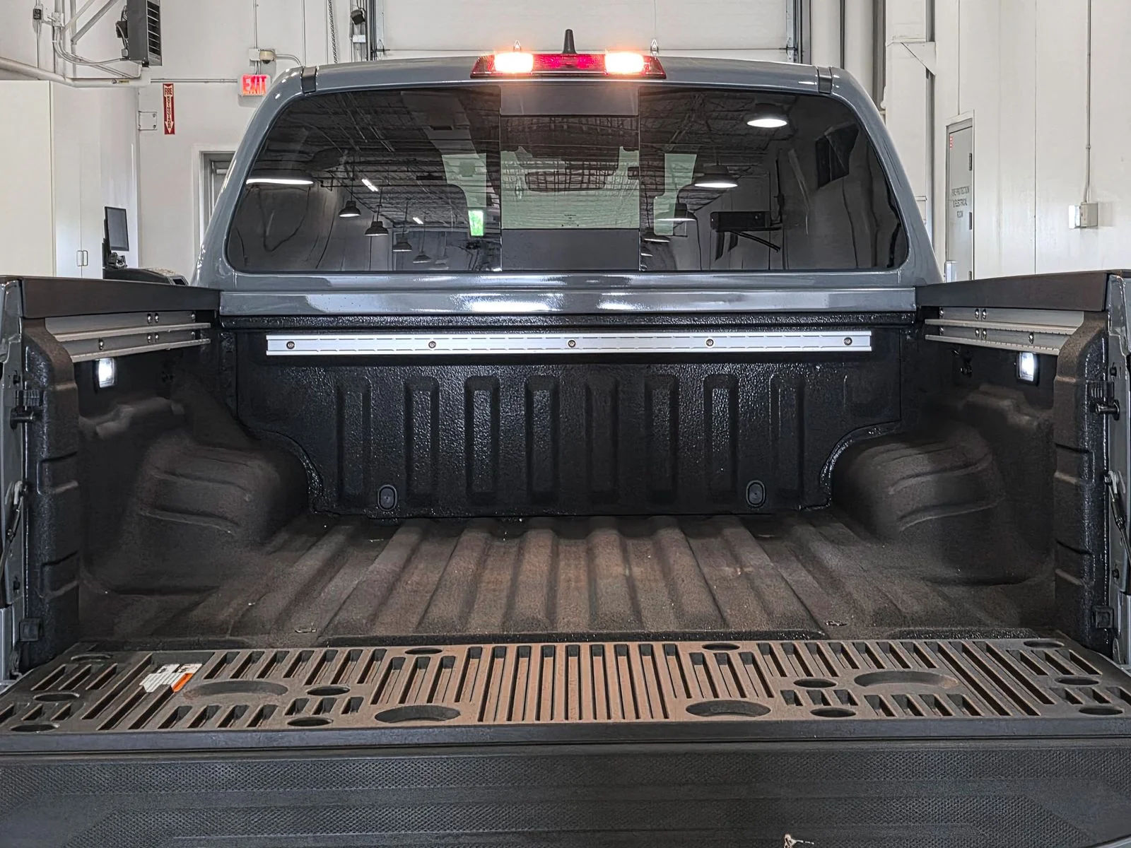 New 2026 Boulder Gray Pearl Nissan Crew Cab PRO-4X® image 17