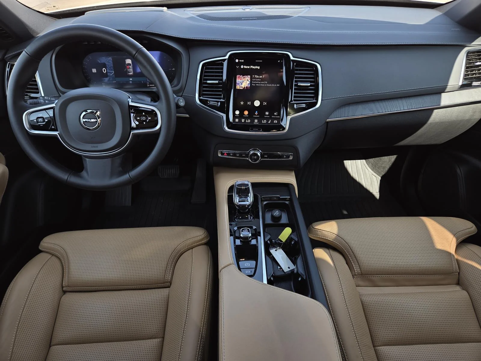 Used 2025 Crystal White Metallic Volvo Ultra image 15