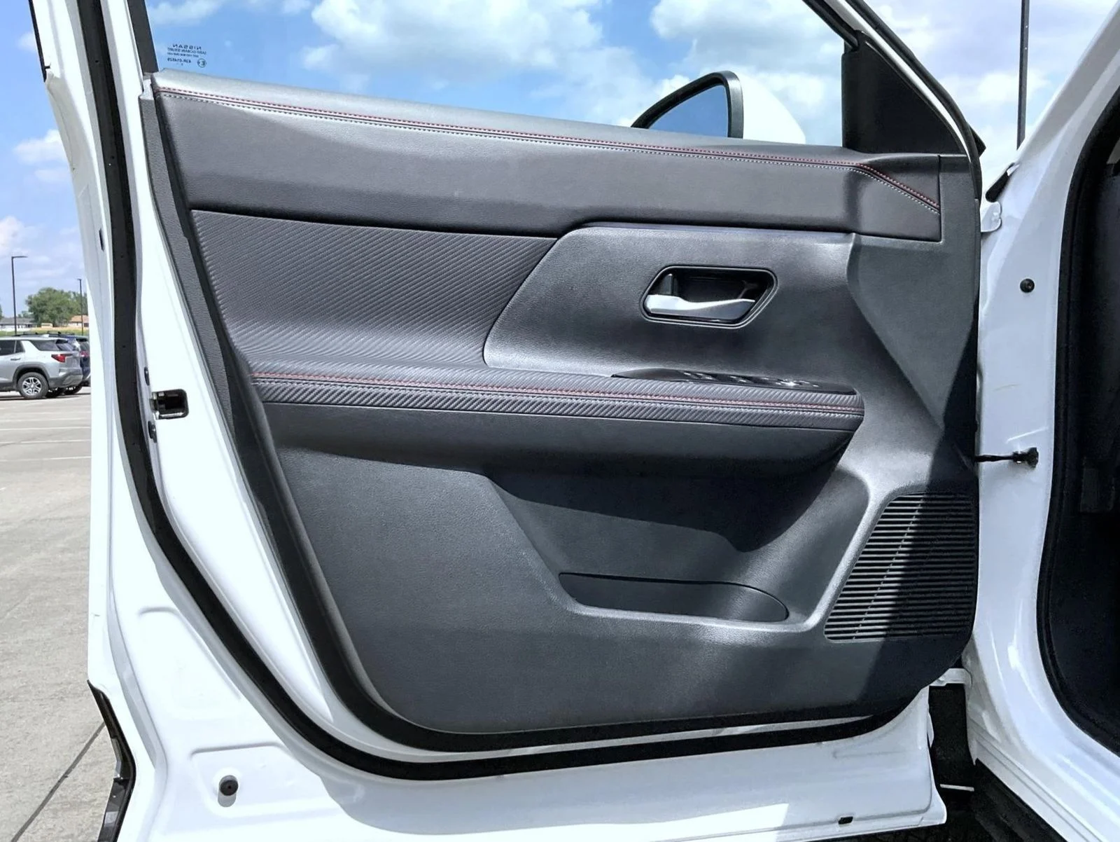 Certified Used 2025 White Nissan SR image 9