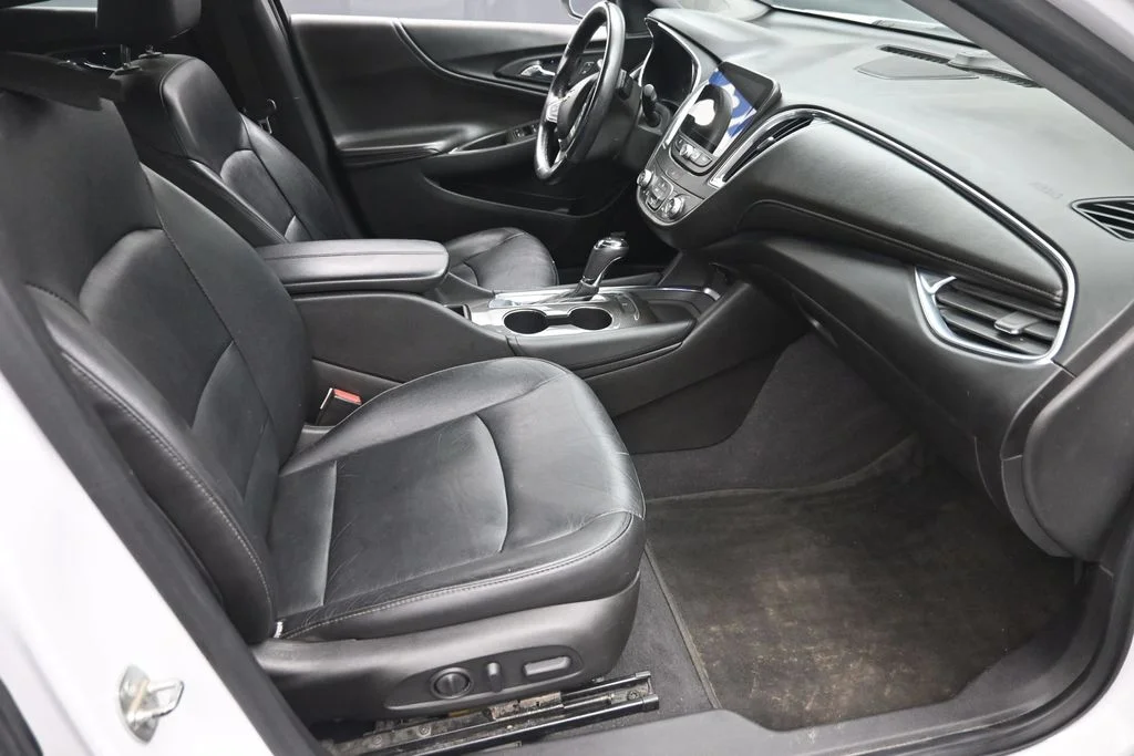Used 2016 White Chevrolet LT image 9