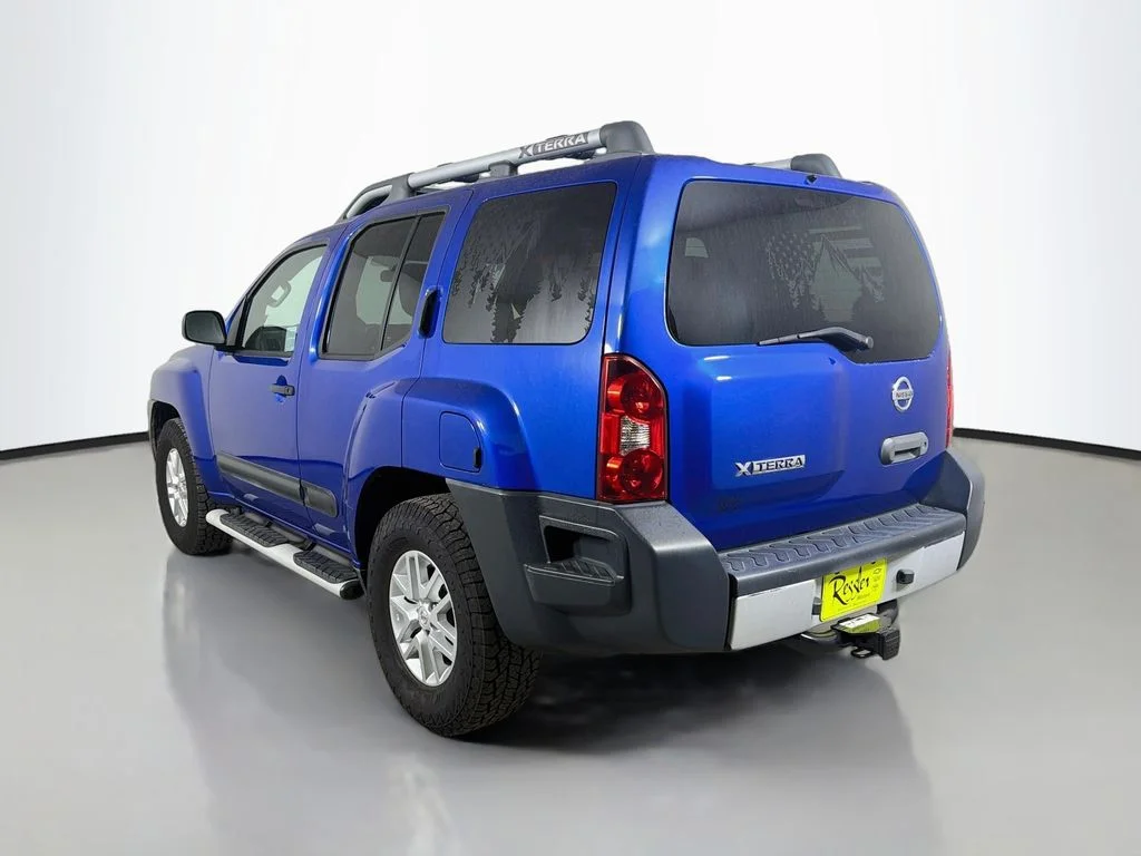 Used 2015 Blue Nissan S image 8