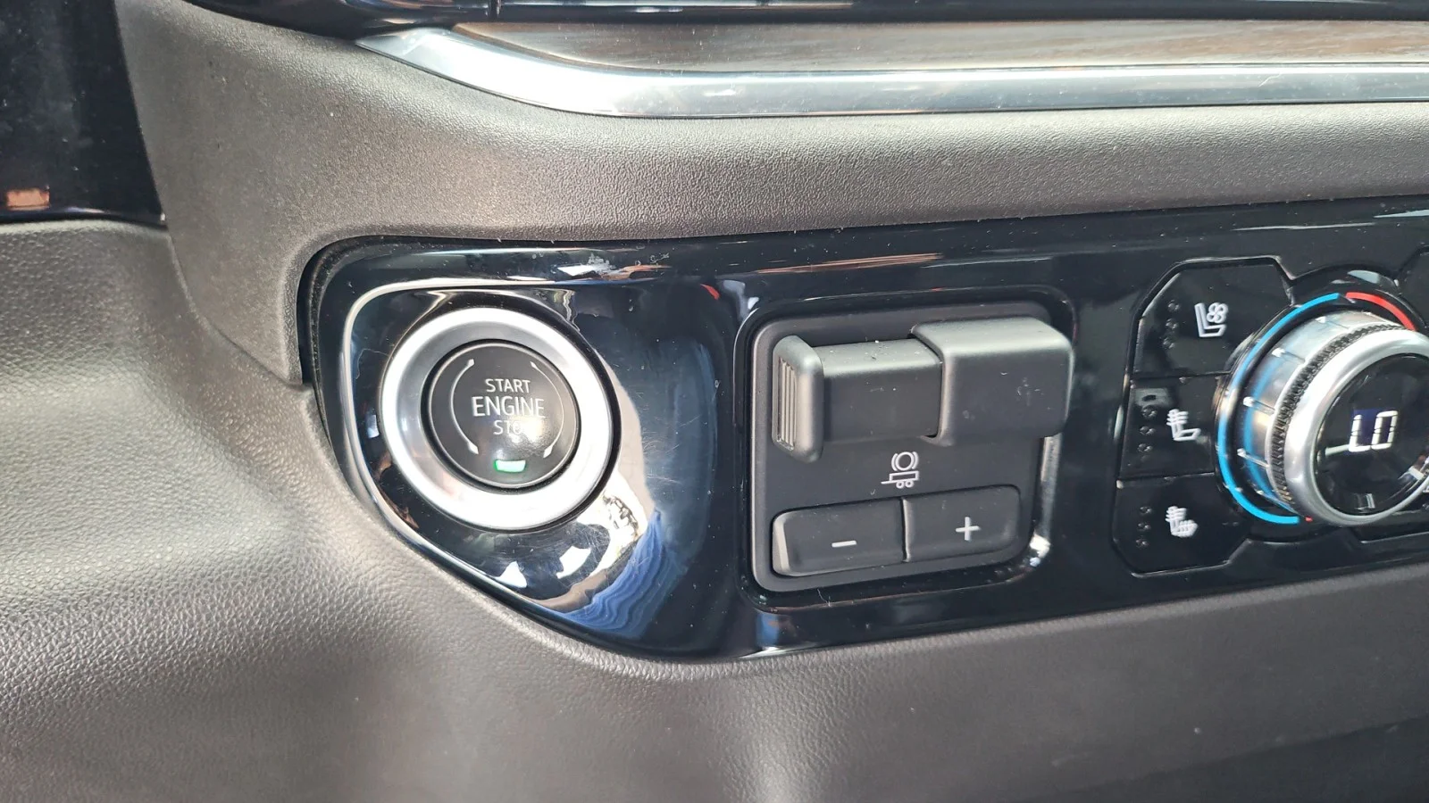 Used 2024 Black GMC SLT image 25