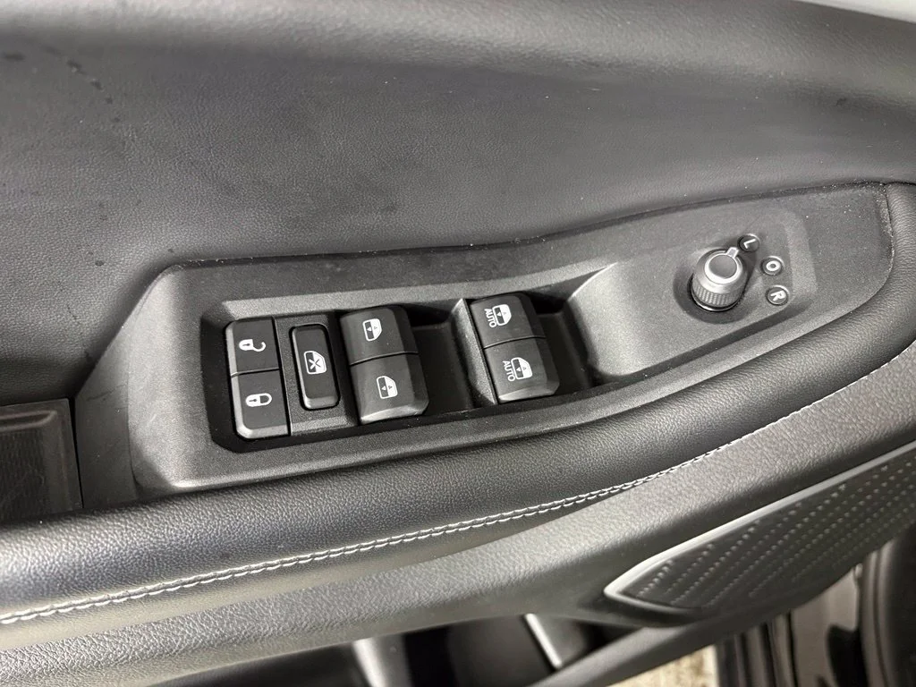 Used 2022 Black Jeep Limited image 14