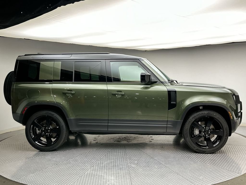 New 2026 Woolstone Green Land Rover S image 4