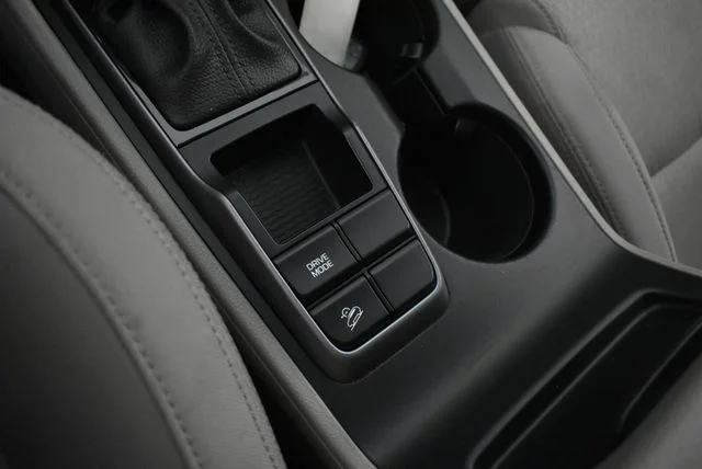 Used 2017 Silver Hyundai Sport image 39