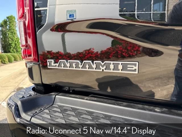 New 2025 Diamond Black Crystal Pearl-Coat Exterior Paint RAM Laramie image 15