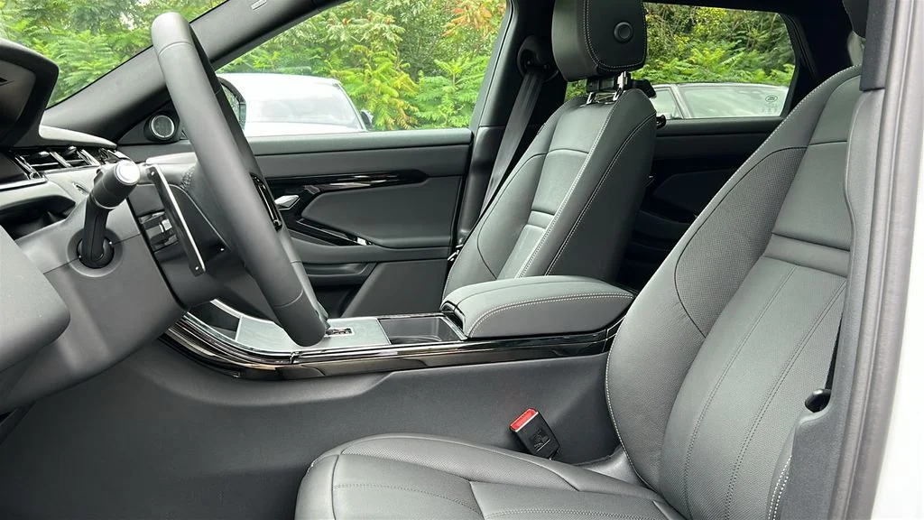 New 2026 White Land Rover Hoxton Edition image 12