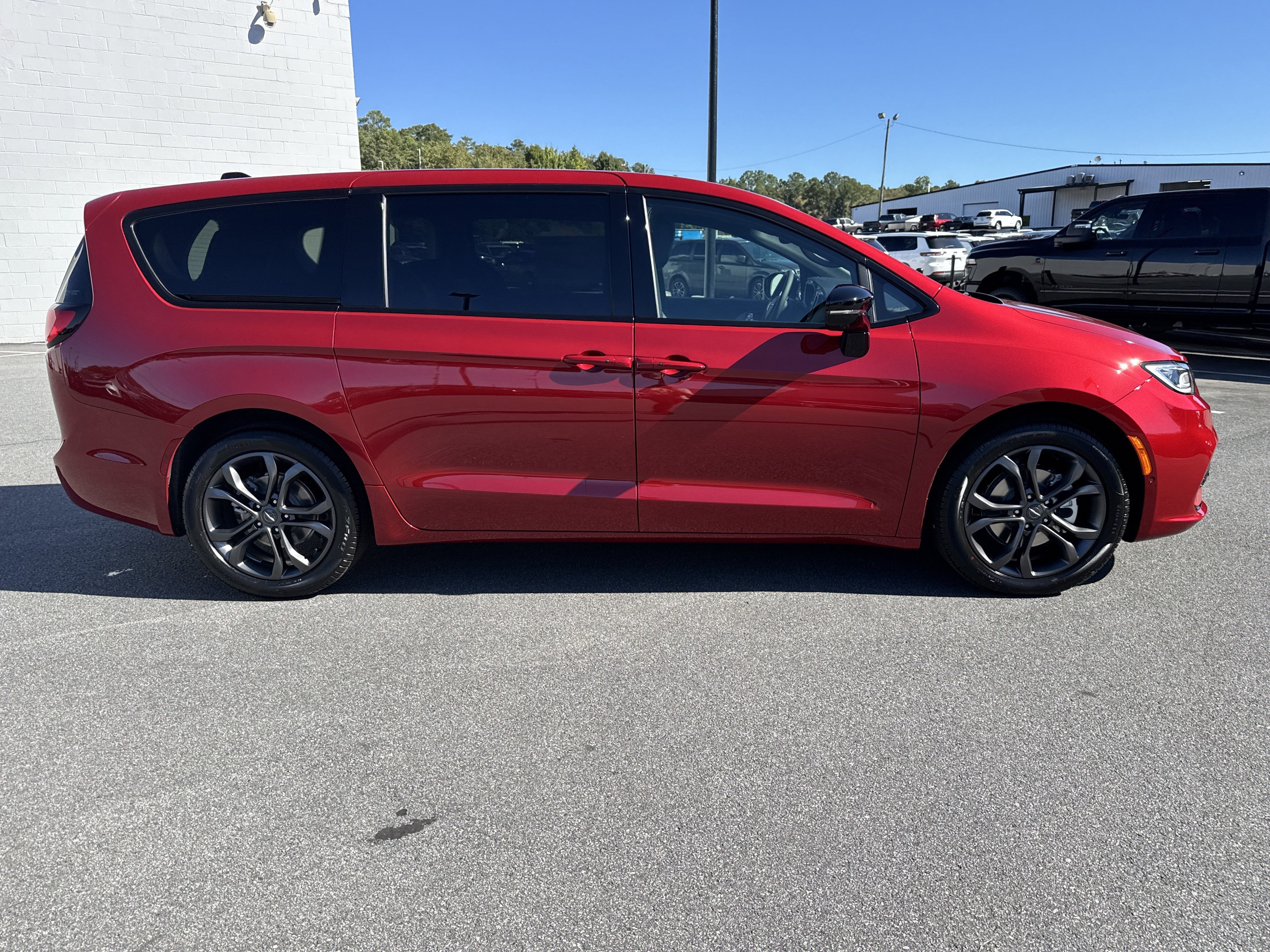 New 2026 Red Hot Pearlcoat Chrysler Select image 9