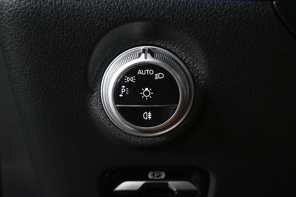 New 2026 Twilight Blue Metallic Mercedes-Benz C 300 image 9