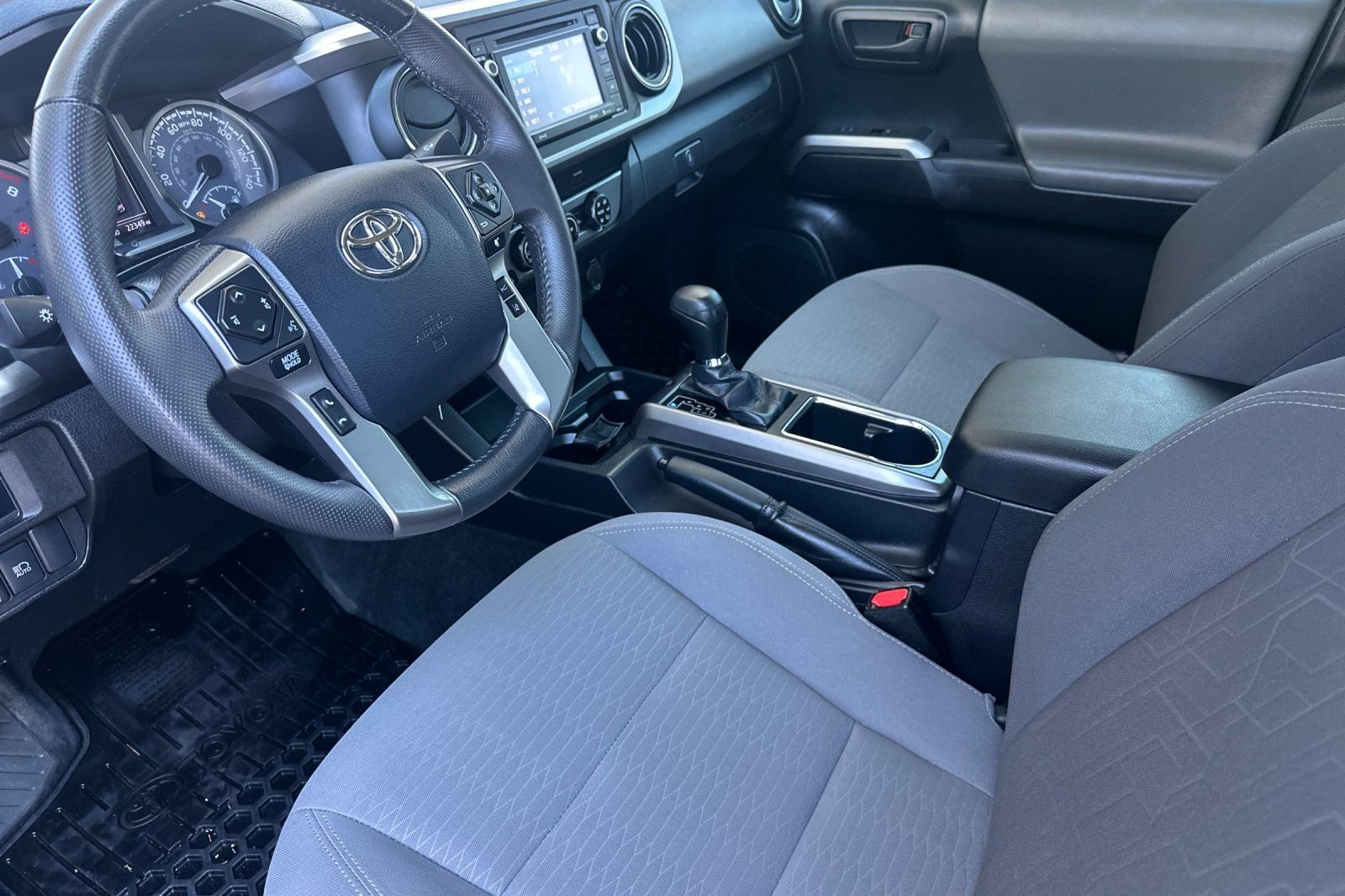 Used 2019  Toyota SR5 image 10