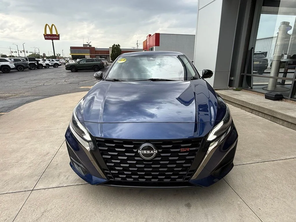 Used 2023 Blue Nissan 2.0 SR image 7