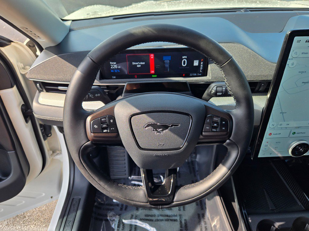 Certified Used 2023 Star White Ford Select image 32