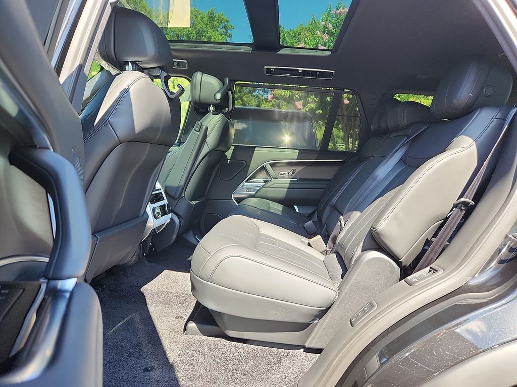 New 2026 Santorini Black Land Rover SE image 5