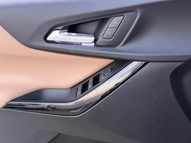 New 2027 Mosaic Black Metallic Chevrolet ACTIV image 14