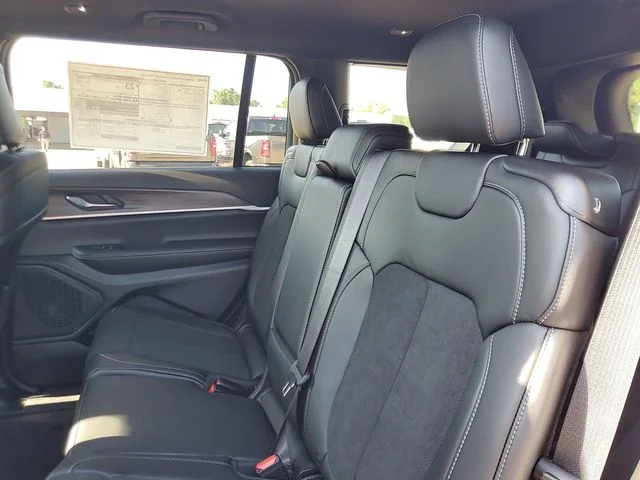 New 2026 Velvet Red Pearl-Coat Exterior Paint Jeep Altitude image 9