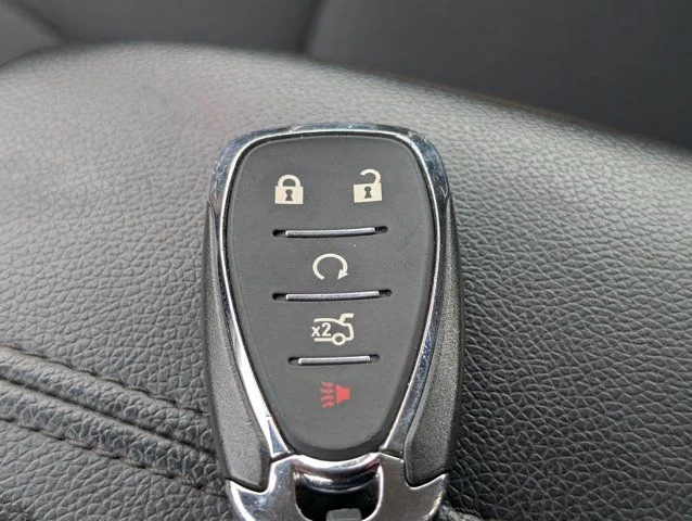 Used 2025 Summit White Chevrolet LT image 28